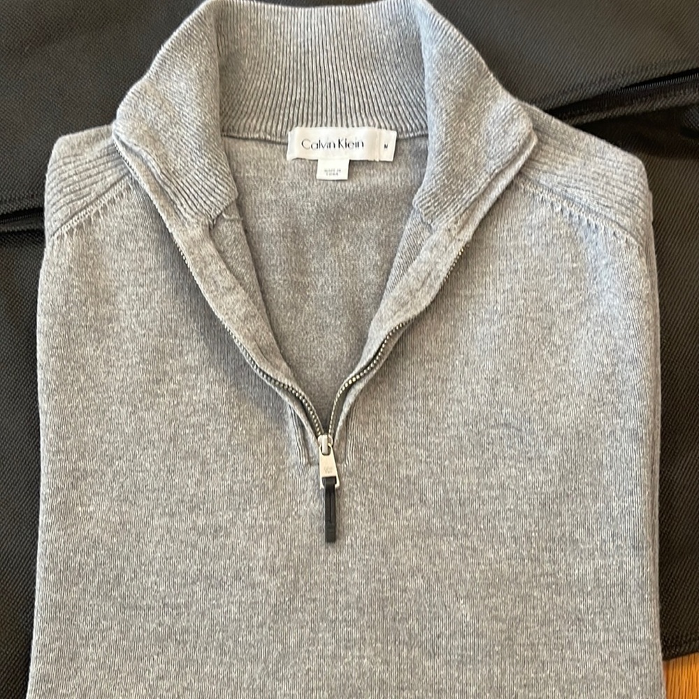 Calvin Klein pull over sweater